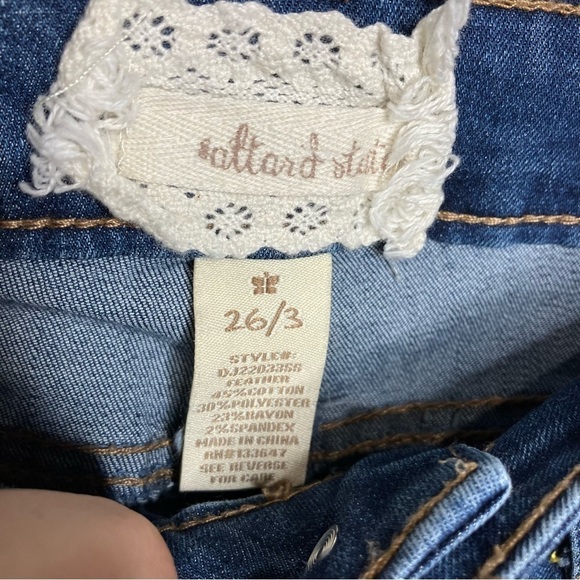 Altar’d State distressed skinny Jeans Size 3/26 - Picture 3 of 6